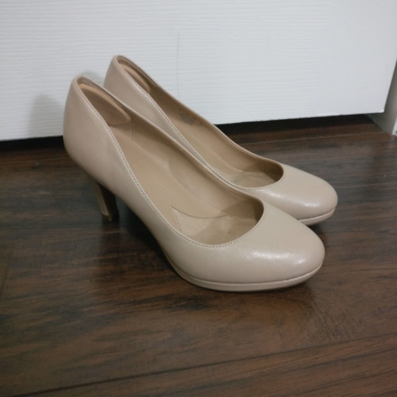 naturalizer nude heels